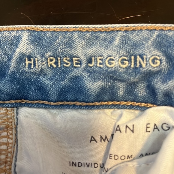 Size 8 American Eagle skinny jeans. Next Level Stretch. - Picture 6 of 6